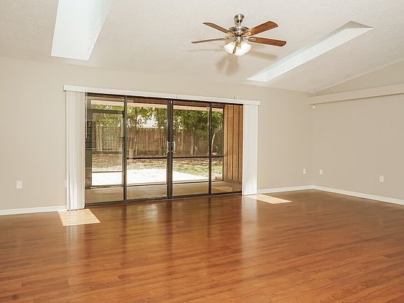 3rd image of 5785 Colonial Oaks Blvd