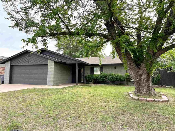2107 NW 54th St, Lawton, OK 73505