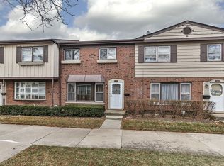 268 Green Ct, Wood Dale, IL 60191