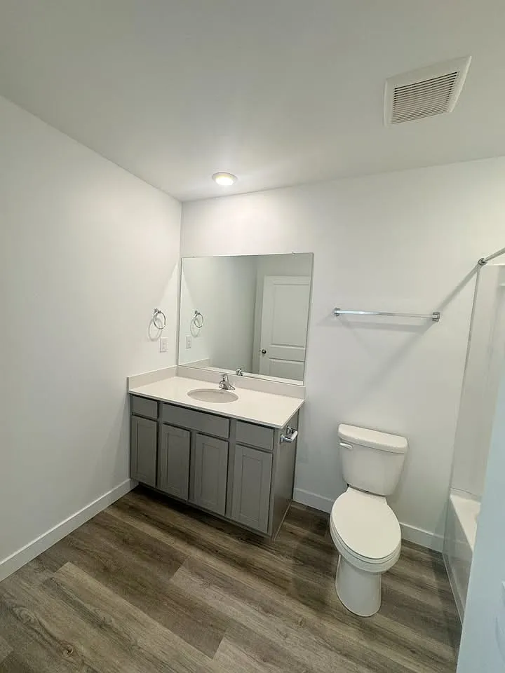 4 bed, 1760 sqft, $2,300 — Photo 4