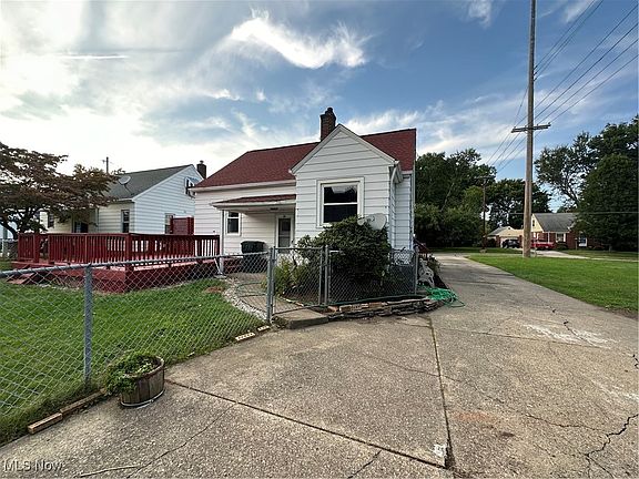 3rd image of 1332 Falls Ave