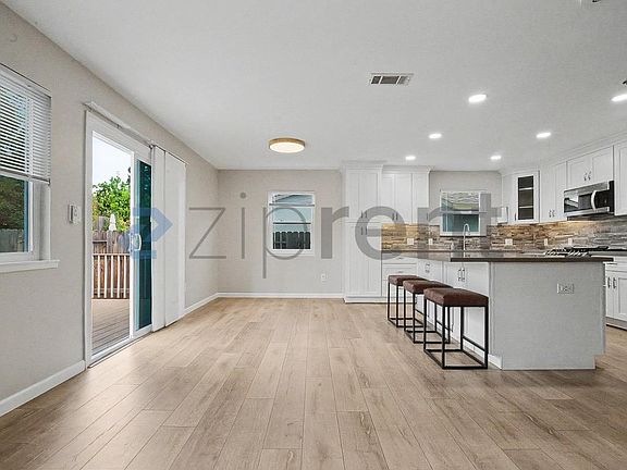 3rd image of 2307 N Cirby Way
