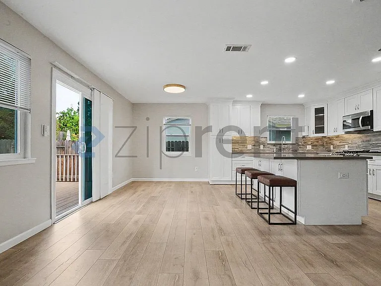 2307 N Cirby Way — Photo 10