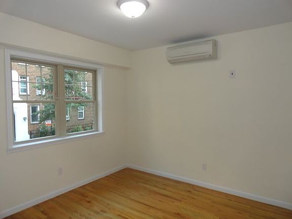 3rd image of 4128 44th St APT 1R