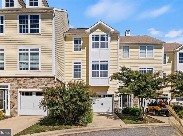 211 Monroe Point Dr, Colonial Beach, VA 22443