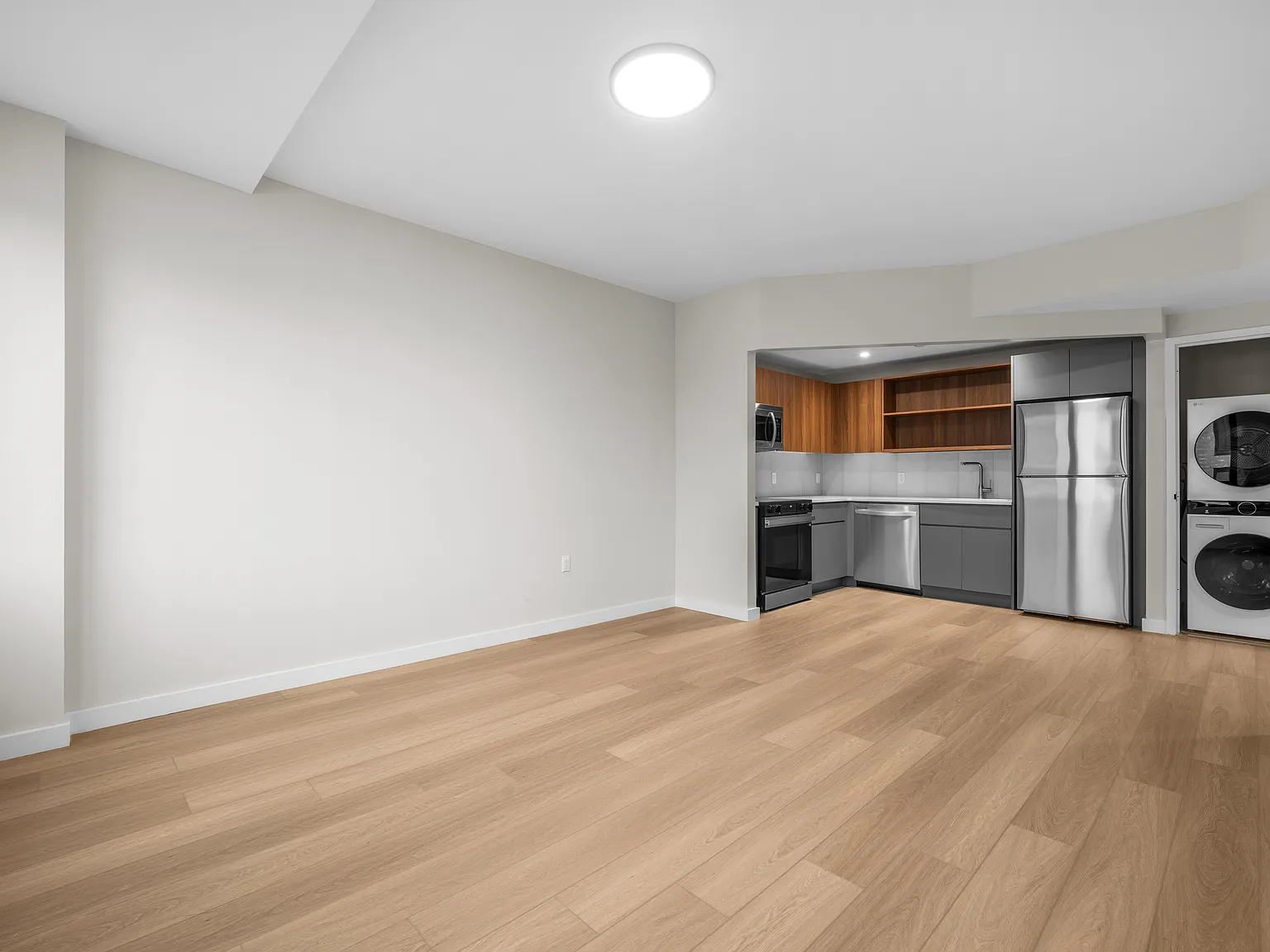 2905 West 17th Street — Photo 2