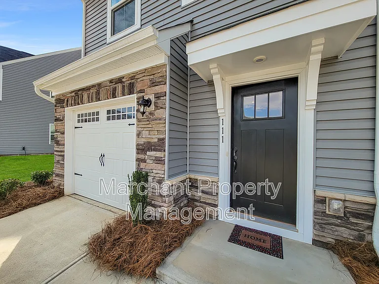 111 Marthawood Ln — Photo 4