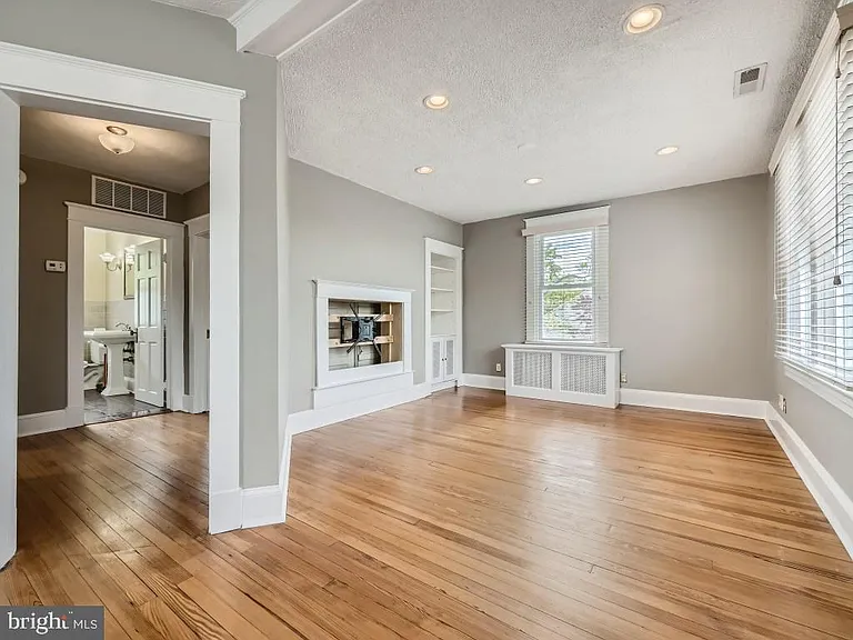 3201 E Joppa Rd — Photo 16
