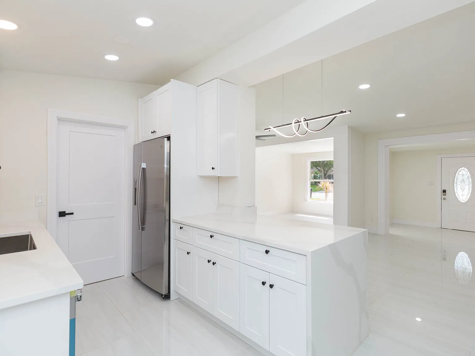 3 bed, 1426 sqft, $3,200 — Photo 2