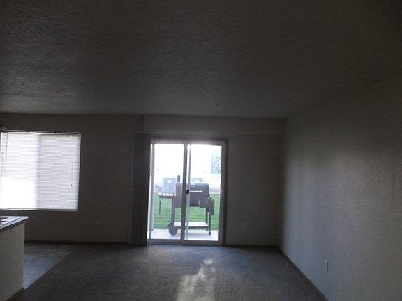 6921 N 101 003_10142016