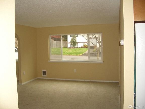 3rd image of 919 W Euclid Ave