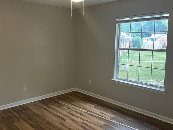 4th image of 3400 Green Briar Ct #A