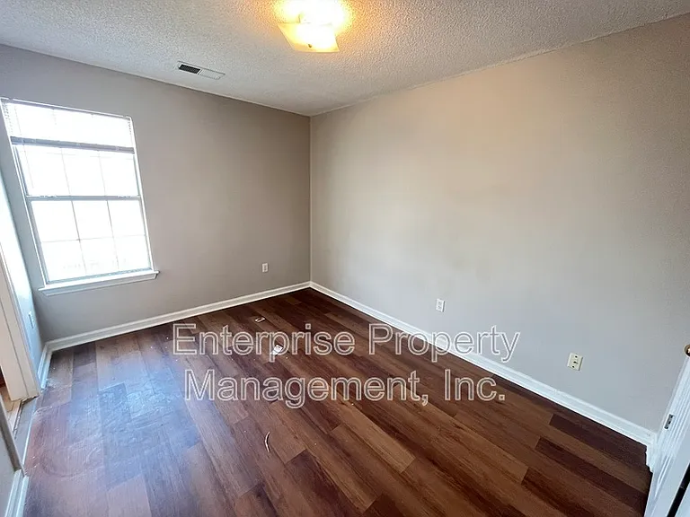 1513 Estacada Way — Photo 13