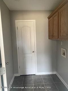 4th image of 7266 Saddletrail Dr