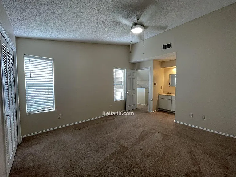 512 Eberhart Ln #605 — Photo 9