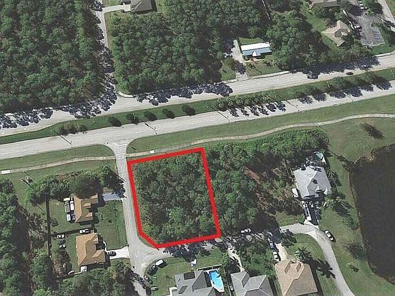 4th image of 1110 SW East Louise Circle