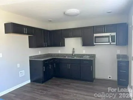 407 N Maple St — Photo 5