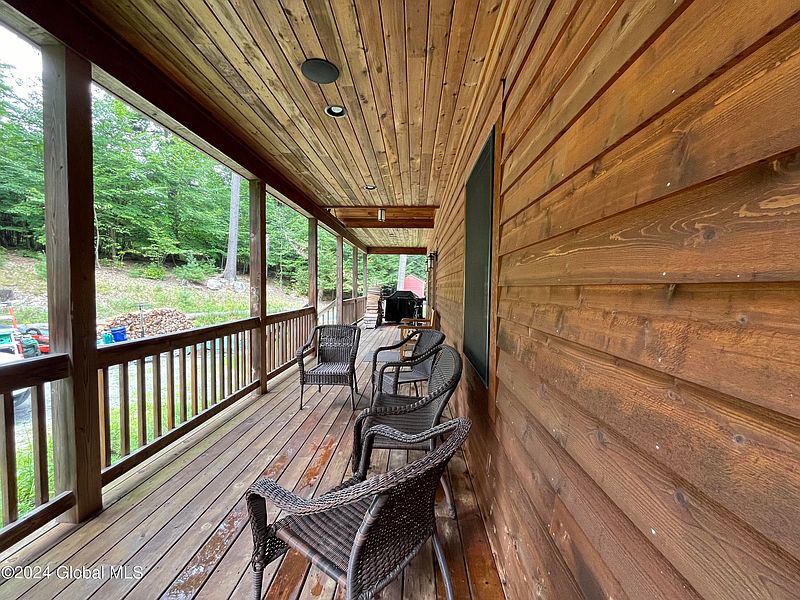 5th image of 26 Hemlock Ridge Lane