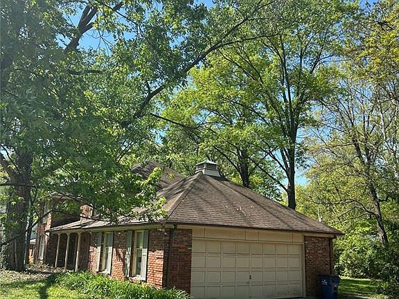 2nd image of 2055 N Ballas Rd