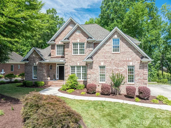 4017 Foxes Trl, Cramerton, NC 28032