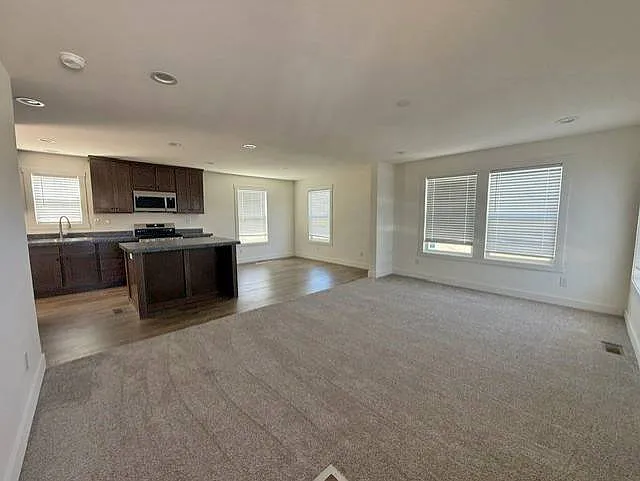 3 bed, 2.0 bath, 1160 sqft, $1,795 — Photo 4