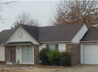 6305 Walnut Grove Rd, Horn Lake, MS 38637