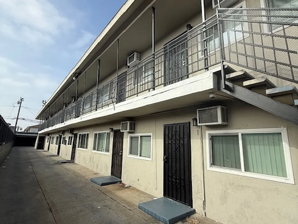Building Photo 3