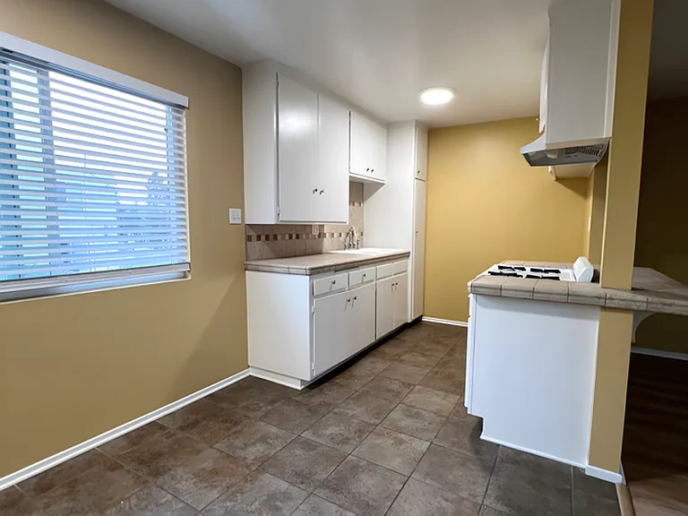 1831 Grant Ave — Photo 2