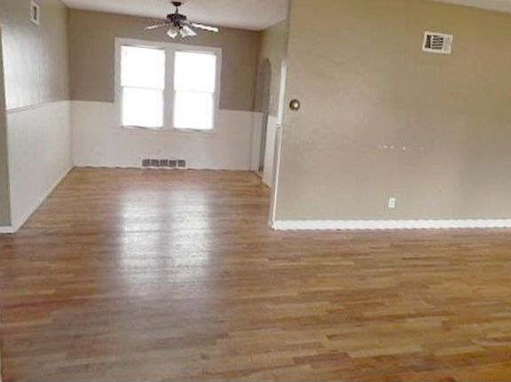 3rd image of 612 W 21st Ave