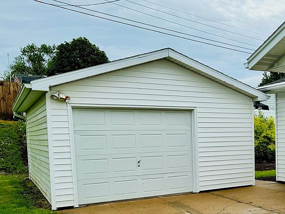 3rd image of 2305 Crissy Dr