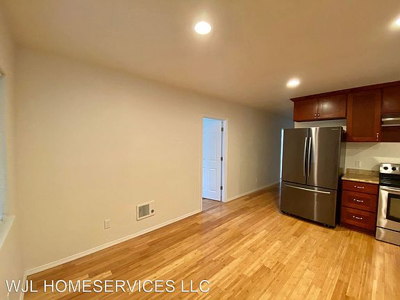 3rd image of 5503 5th Ave NE Unit 1