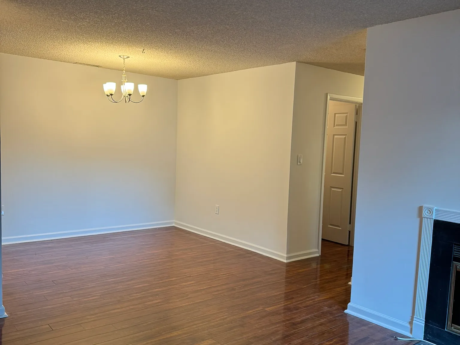 2 bed, 920 sqft, $2,400 — Photo 3