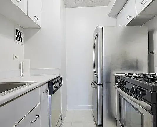 3rd image of 445 5th Ave #19E