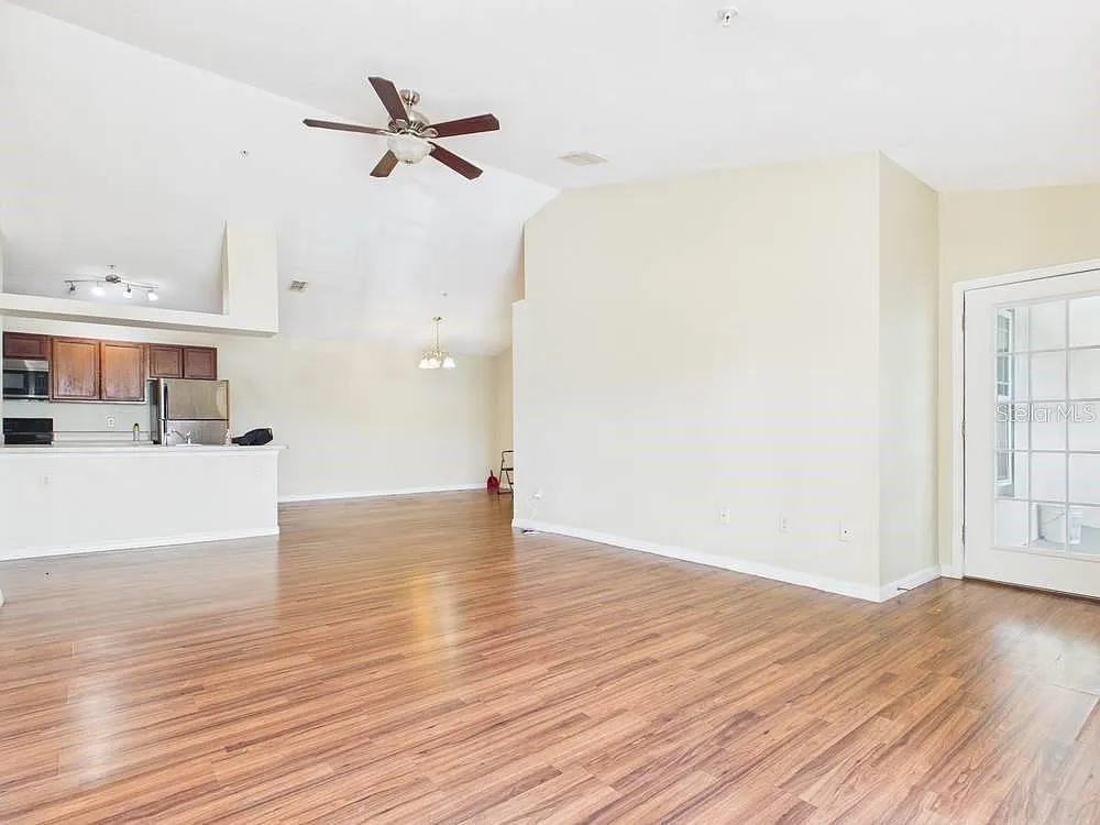 2 bed, 2.0 bath, 1270 sqft, $1,800 — Photo 2