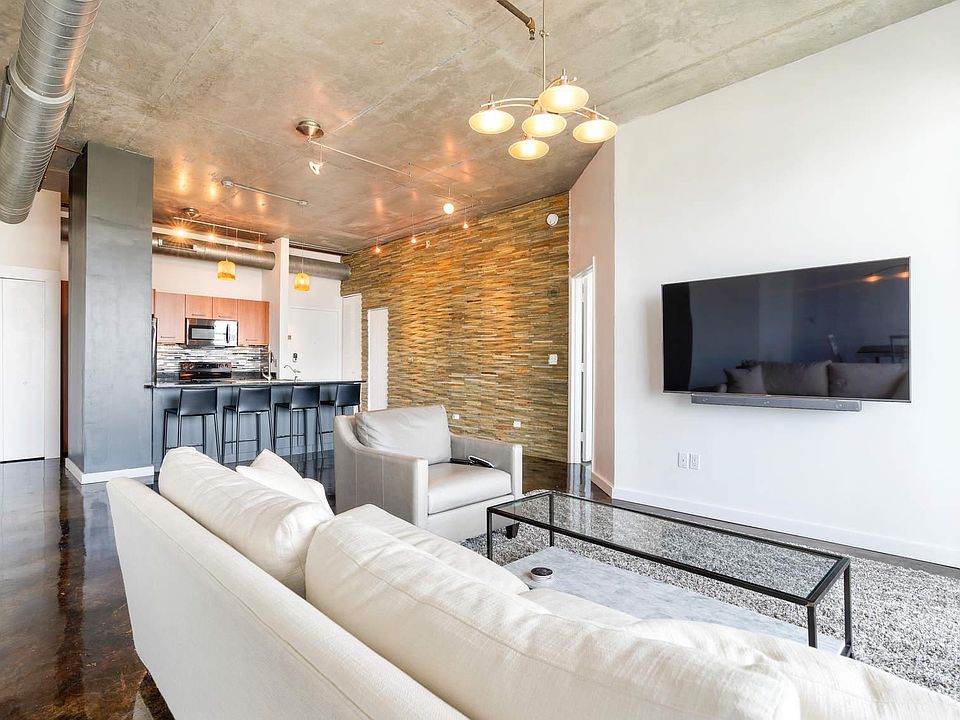 1st image of 313 NE 2nd St APT 805