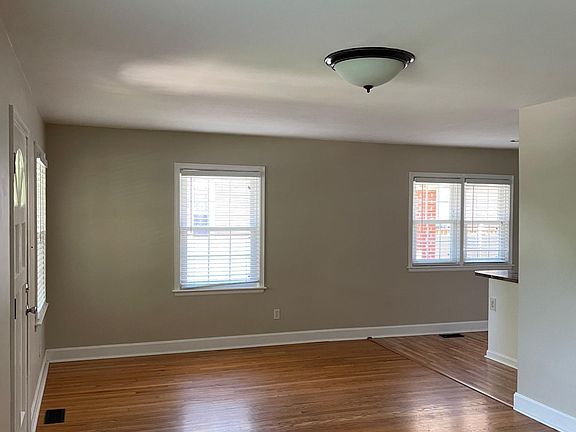 3rd image of 2135 Eastview Ave