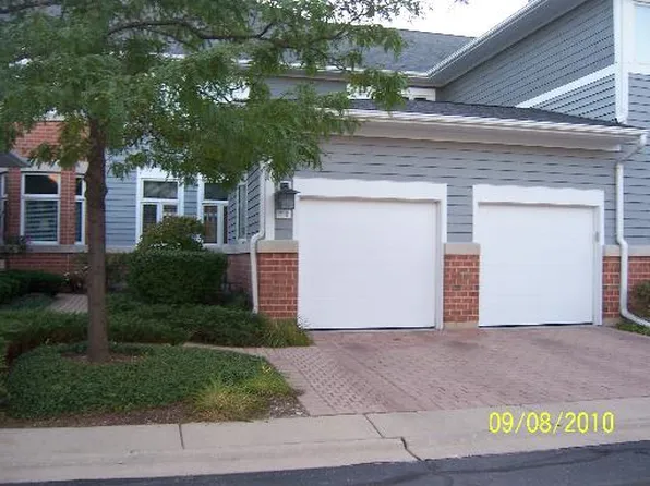 17 Mashie Ct, Woodridge, IL 60517