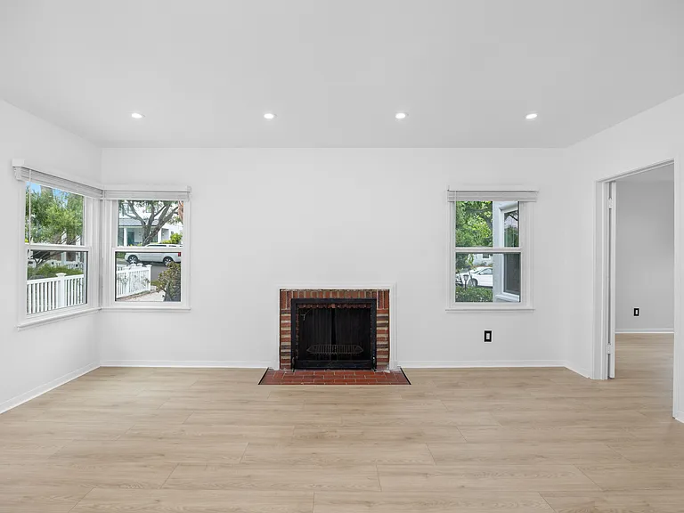 340 Avenue F — Photo 5