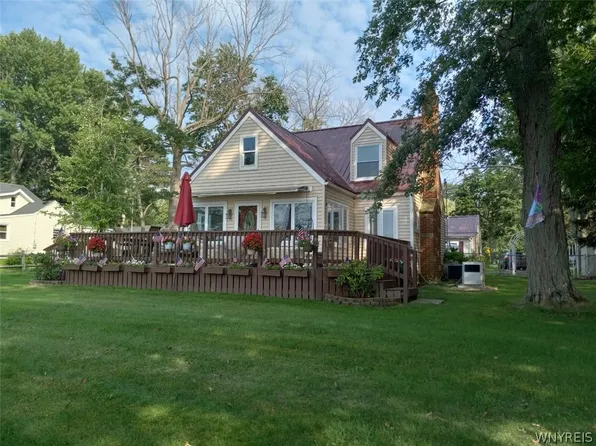 9802 Shorecliff Rd, Angola, NY 14006