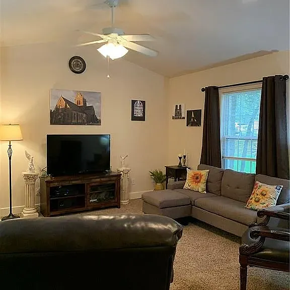 19 Shady Bluff Ct — Photo 1