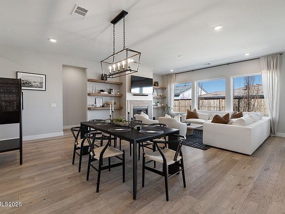 5th image of 911 Solarium Dr