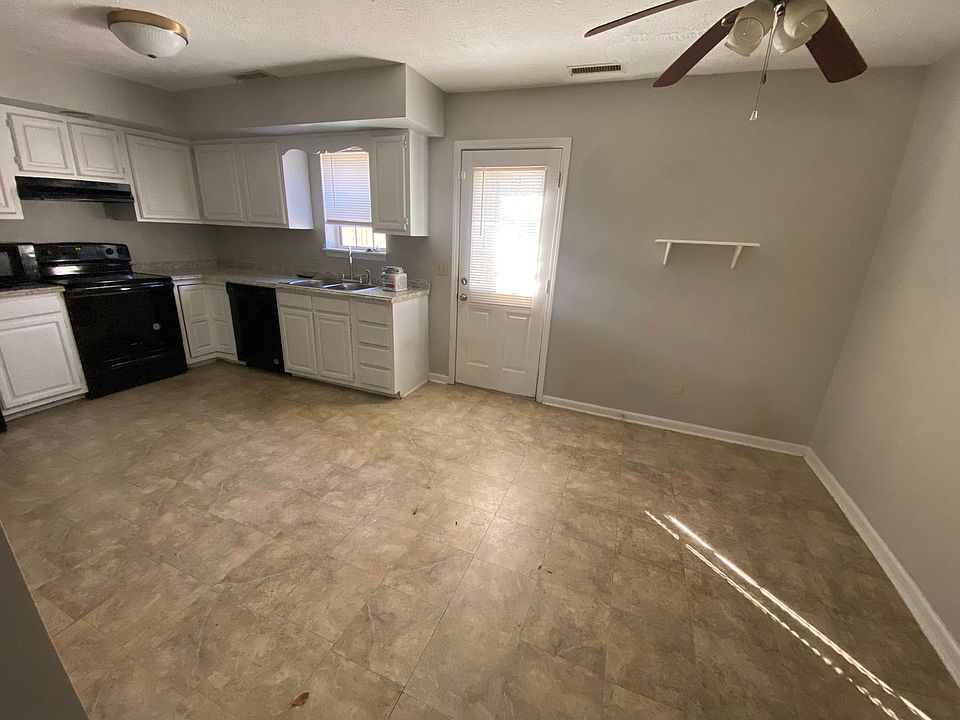1st image of 575 Holly Ct #577