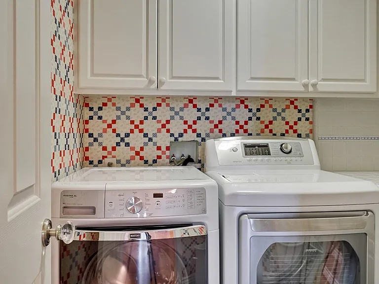 1150 Meredith Ave — Photo 55