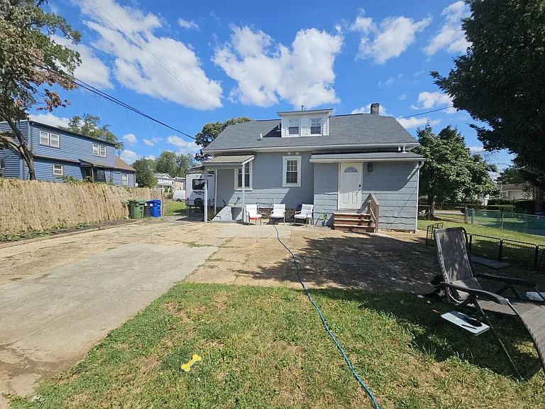 Chandler Ave — Photo 24