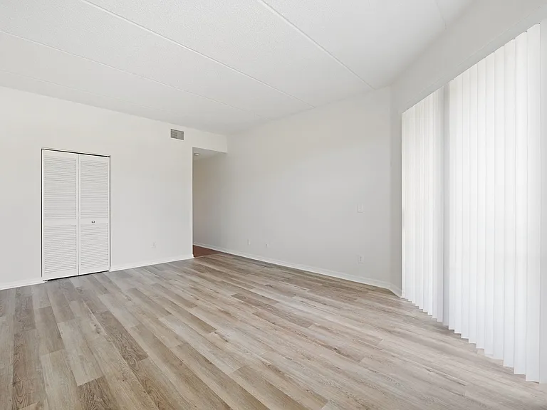 121 Lindsay Ln — Photo 16
