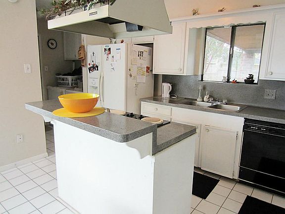 Cozy kitchen!
