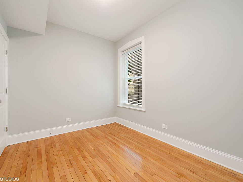 1st image of 3011 W Eastwood Ave APT 1