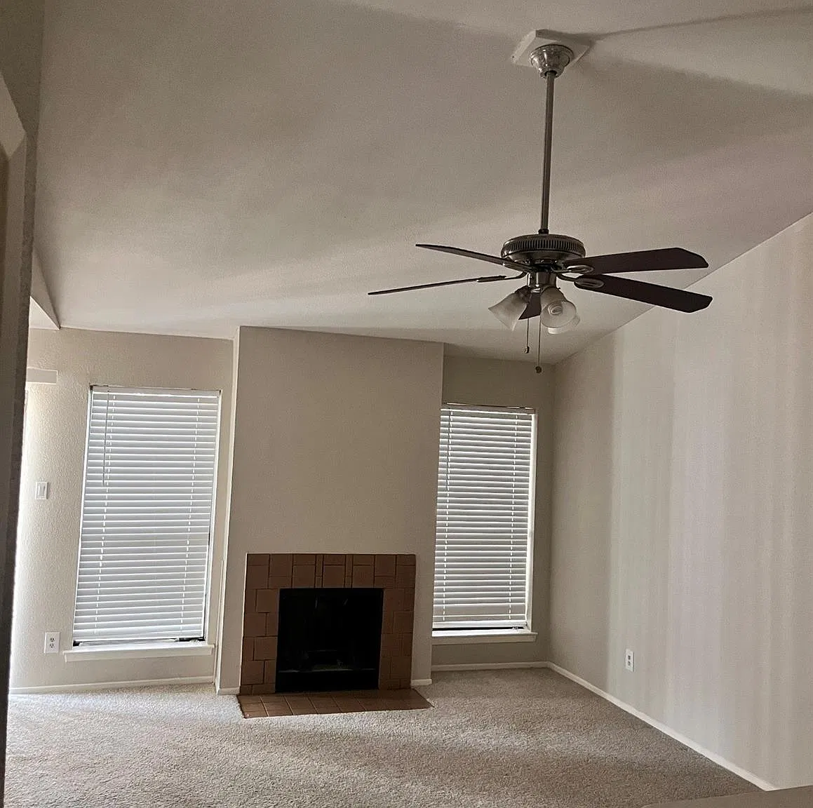 1 bed, 1.5 bath, 1029 sqft, $1,200 — Photo 3