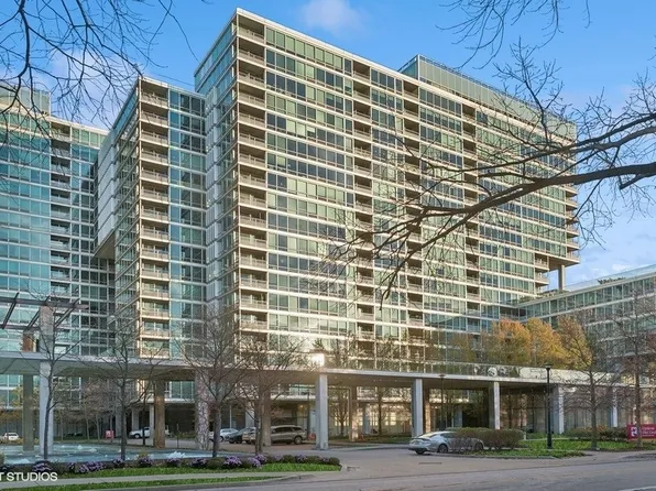 9715 Woods Dr Unit 1902, Skokie, IL 60077