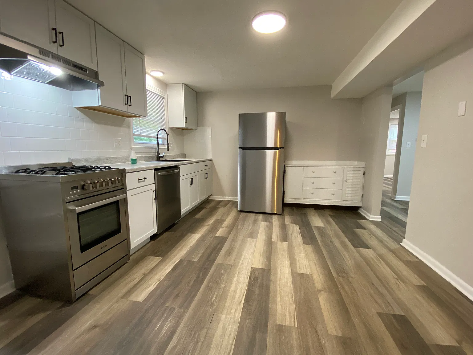 2 bed, 1036 sqft, $2,300 — Photo 2
